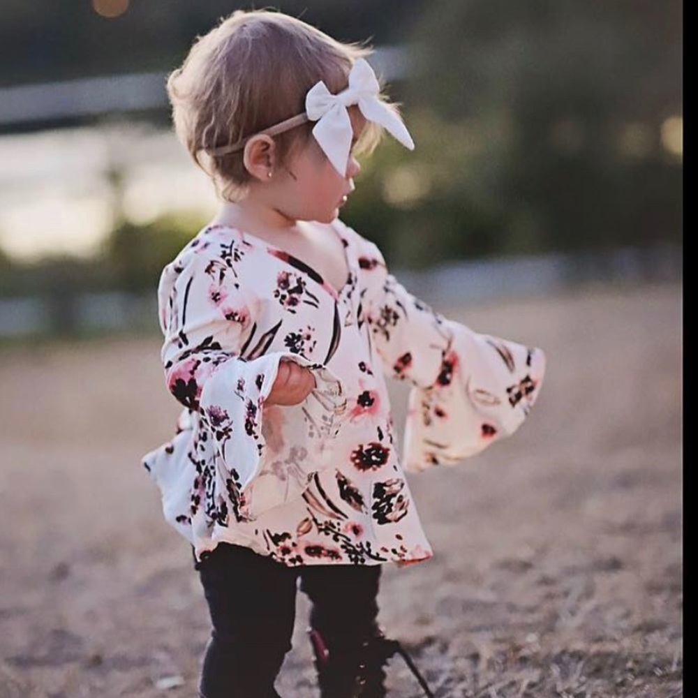 White blouse with big sleeves and cute v back